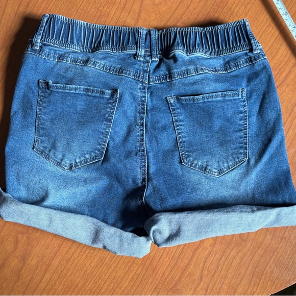 C’Est Toi stretch Denim Shorts - Picture 6 of 6